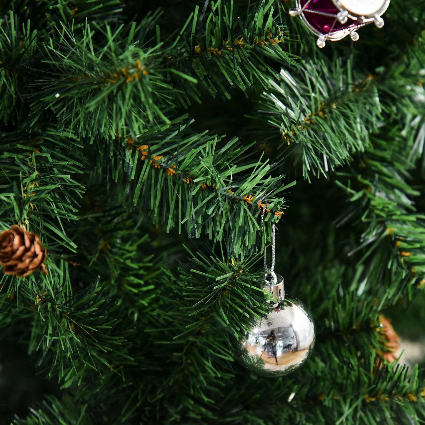 Homcom Sapin de Noël Artificiel de 6 pieds avec Ornement de Décoration et 624 Branches|Homcom Sapin de Noël Artificiel de 1,8 m avec Ornement de Décoration et 624 Branches