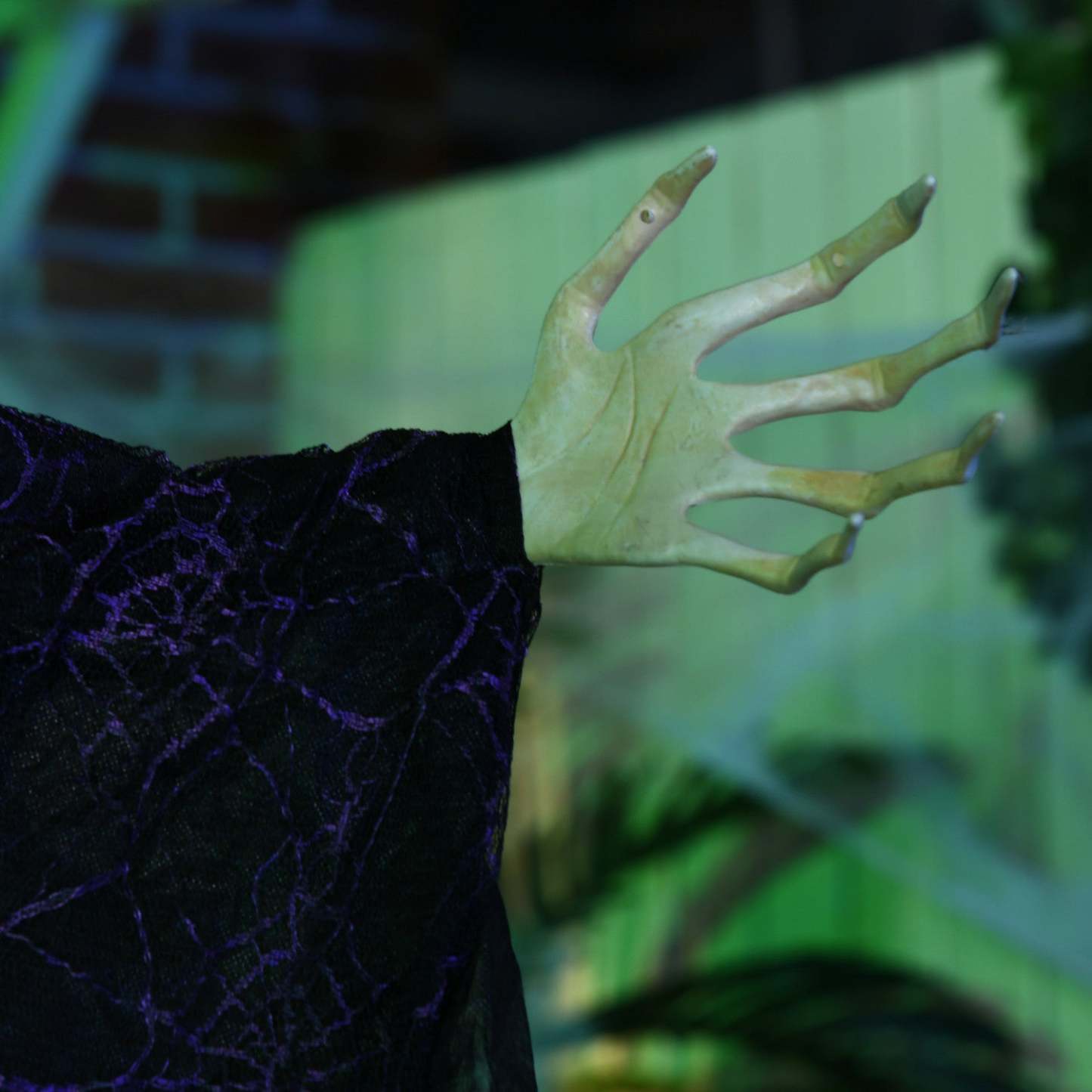 Homcom Accessoire D'Halloween Sorcière Noire Avec Yeux Lumineux Pour Fête|Homcom Black Witch Halloween Prop W/ Light Up Eyes For Party