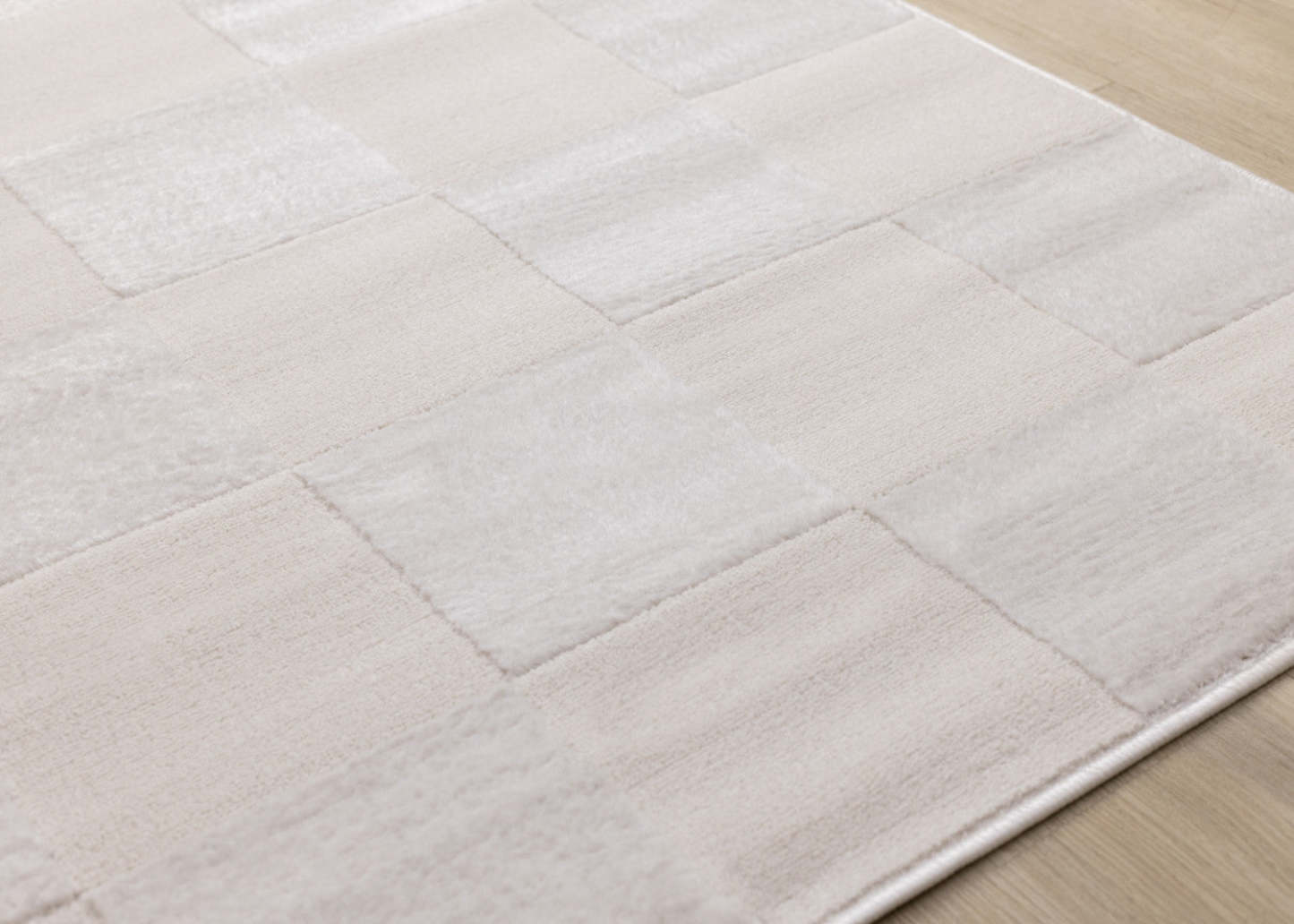 Leonardo White Grey Checkered Area Rug - 2'7 x 4'11|Carpette Leonardo blanche et grise à motif à carreaux - 2 pi 7 po x 4 pi 11 po