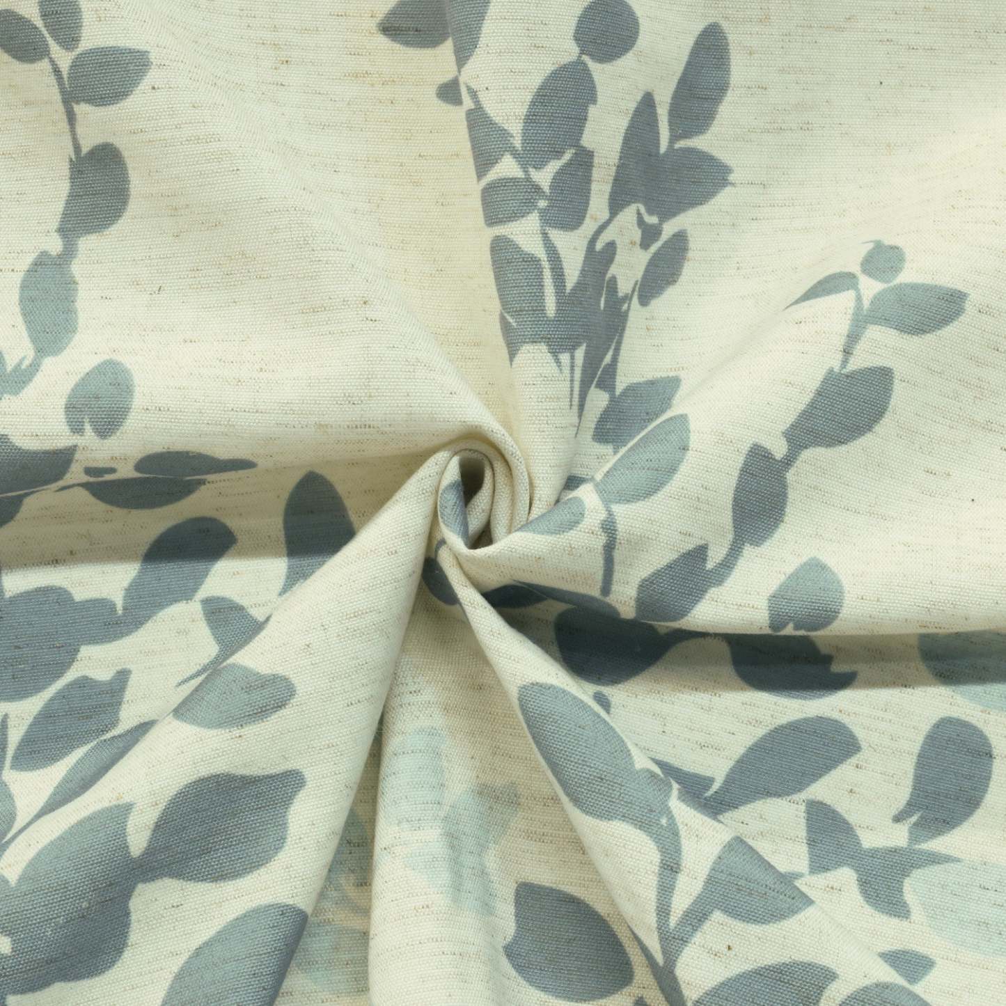 Habitat Lana Blue Light Filtering Grommet Curtain Panel - 50 x 84|Panneau de rideau filtrant la lumière à œillets Lana bleu d'Habitat - 50 x 84