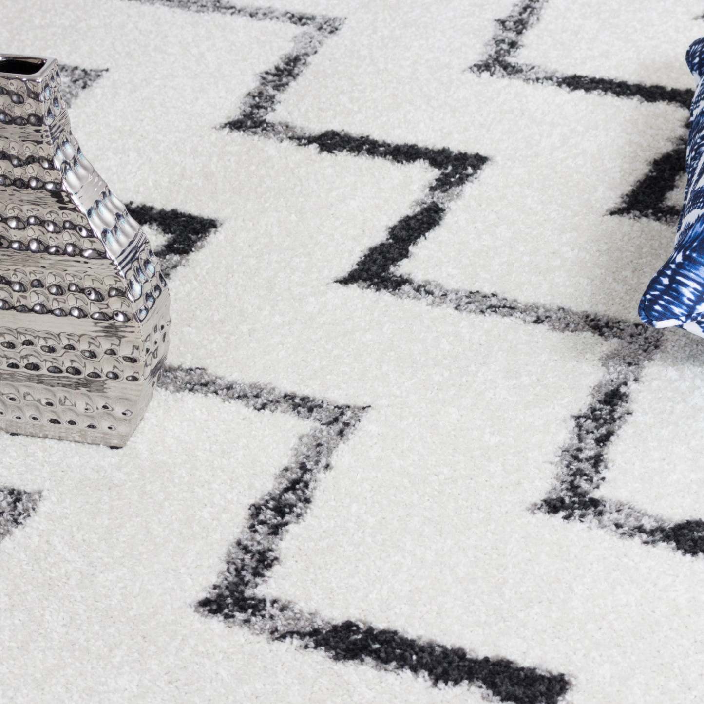 Lav Chevron Grey 3x5 Area Rug|Carpette Lav grise à motifs de chevrons 3 x 5|D80GLCN2