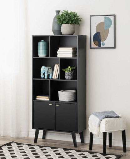 Bibliothèque moderne Milo Mid-Century avec 6 étagères, 2 portes et boutons au fini laiton brossé - Noir|Bibliothèque moderne du milieu du 20e siècle Milo avec 6 tablettes, 2 portes et poignées au fini laiton brossé - noire