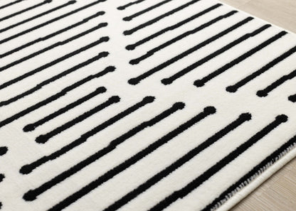 Forte Black White Stripes Area Rug - 4'7 x 6'7|Tapis Forte noir et blanc à rayures - 4 pi 7 po x 6 pi 7 po