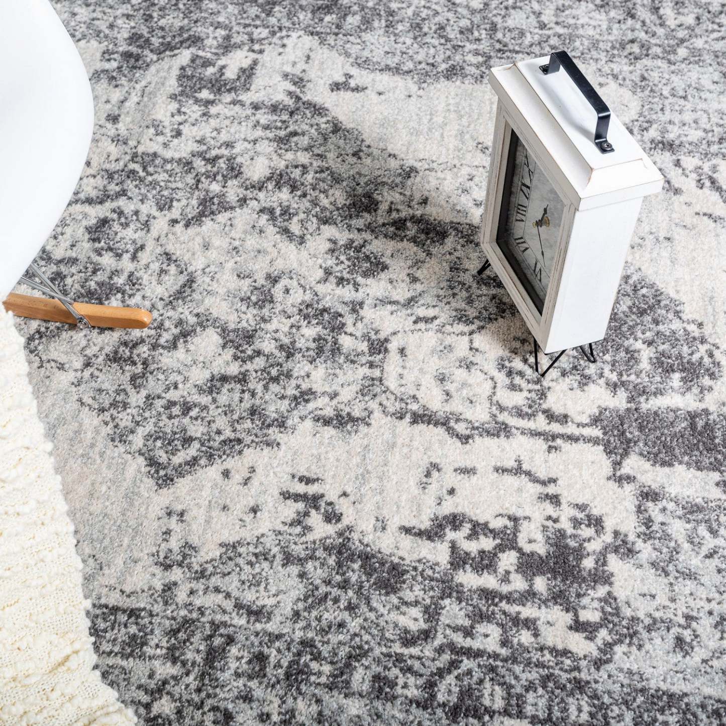 Roma Diamond Grey 5x8 Area Rug|Carpette Roma grise à motifs de diamants 5 x 8|D80GPHSQ