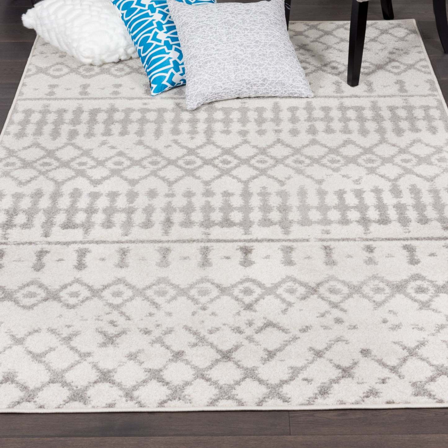 Lav Grey Mor 4x6 Area Rug|Carpette Lav grise à motifs marocains 4 x 6|D80GF7BO