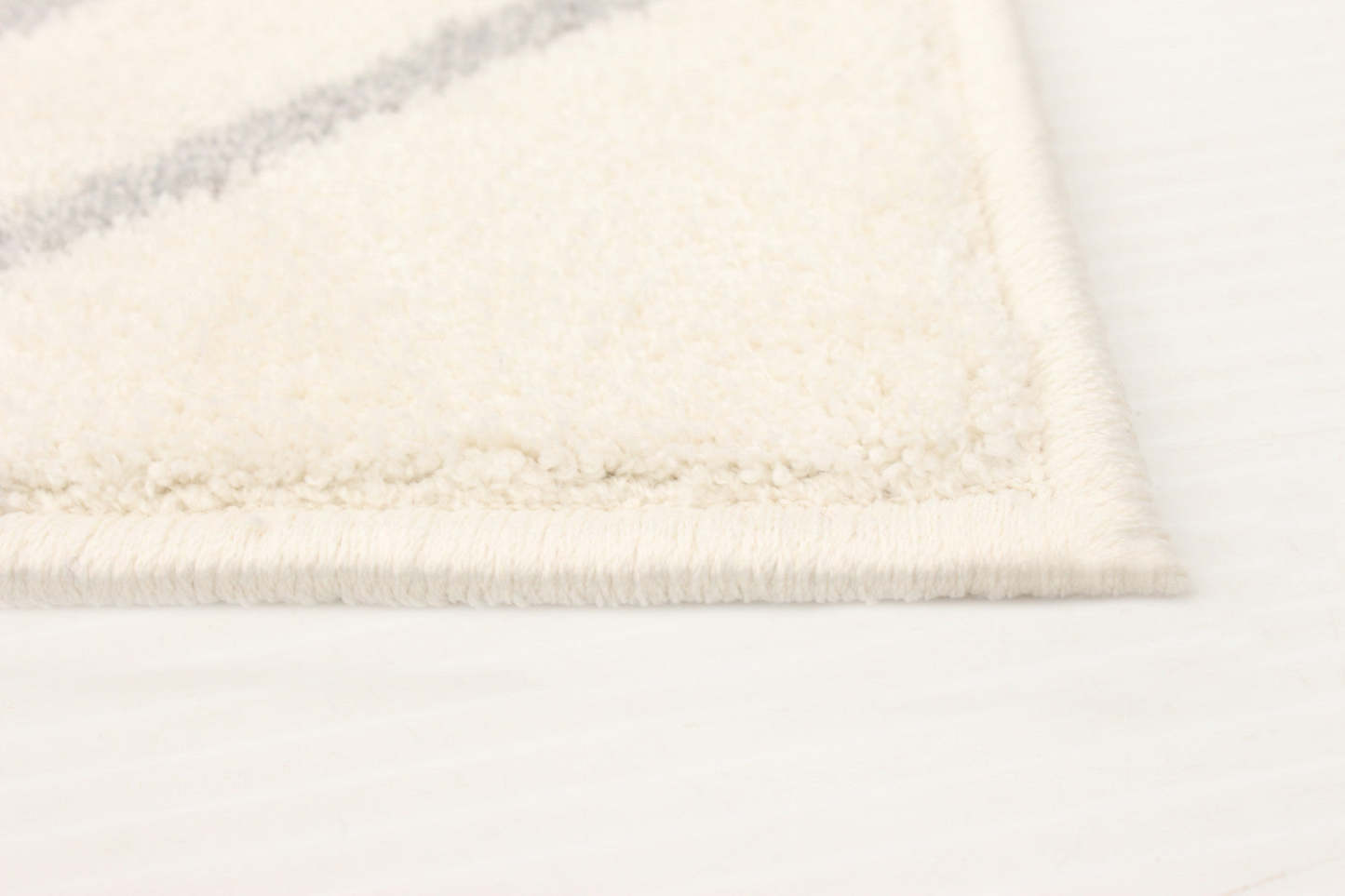 August Geod White-Grey 7'10 x 10'2 Area Rug|Carpette August blanc géodegris 7 pi 10 po x 10 pi 2 po|D86F7VBB