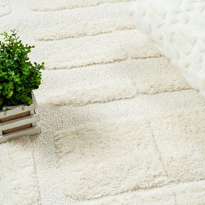 Lola Plaid Cream Shag Area Rug - 6'7 x 9'6|Carpette à poil long Lola crème à motif écossais - 6 pi 7 po x 9 pi 6 po