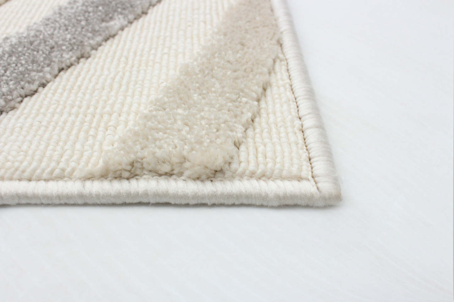Nikkos Ivory 3'11 x 5'7 Area Rug|Carpette Nikkos ivoire 3 pi 11 po x 5 pi 7 po|D86FBL6Z