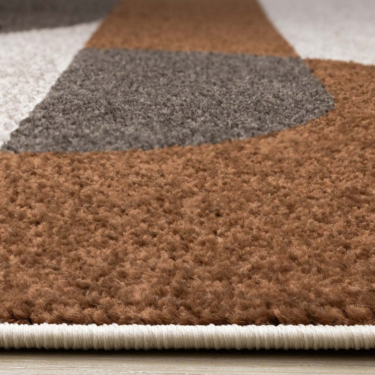 Carpette Marley taupe et sang-de-bœuf à motif de courbes géométriques - 5 pi 3 po x 7 pi 7 po