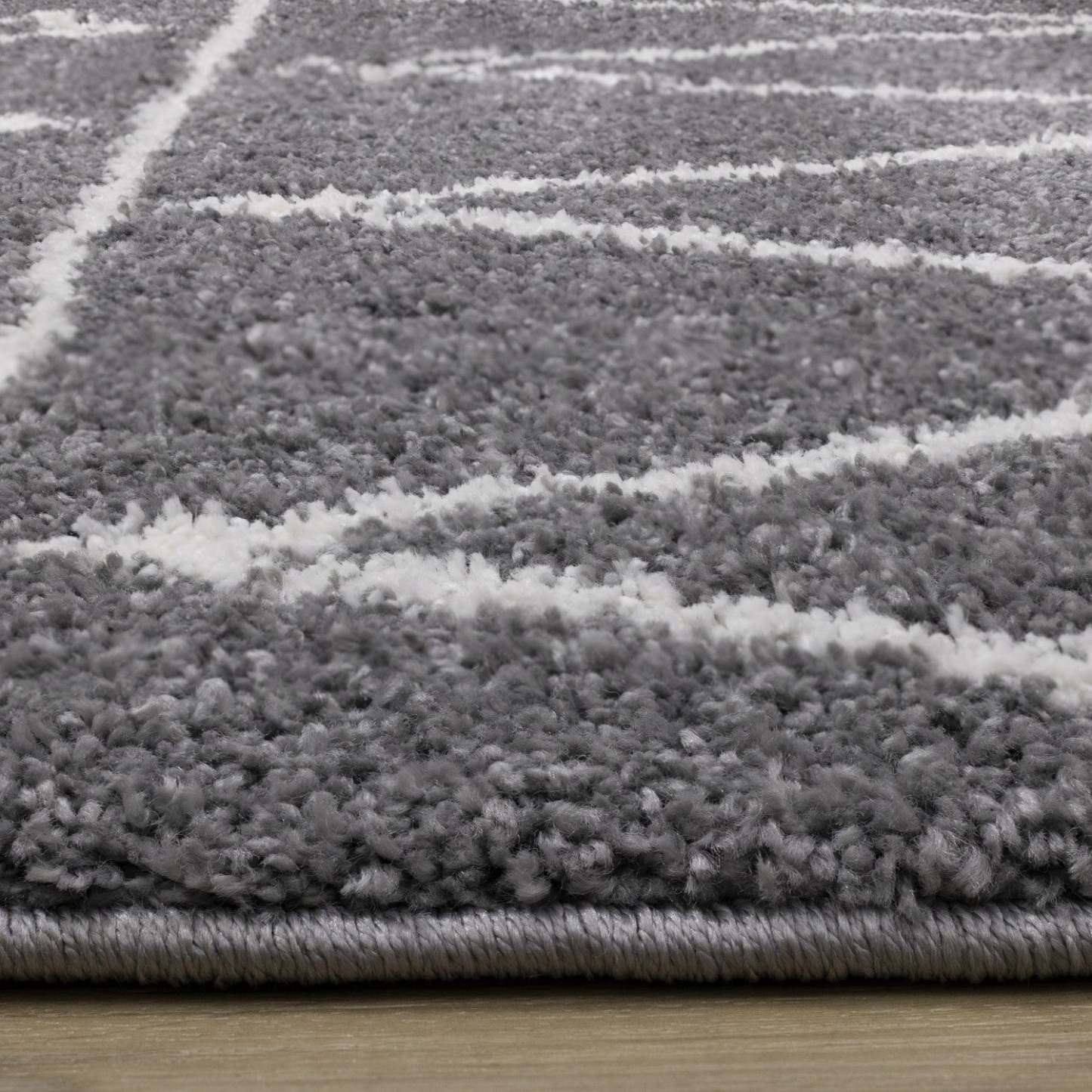 Fairmont Zig Zag Rows Area Rug - 7'10 x 10'6|Carpette Fairmont à motifs de rangées en zigzag - 7 pi 10 po x 10 pi 6 po