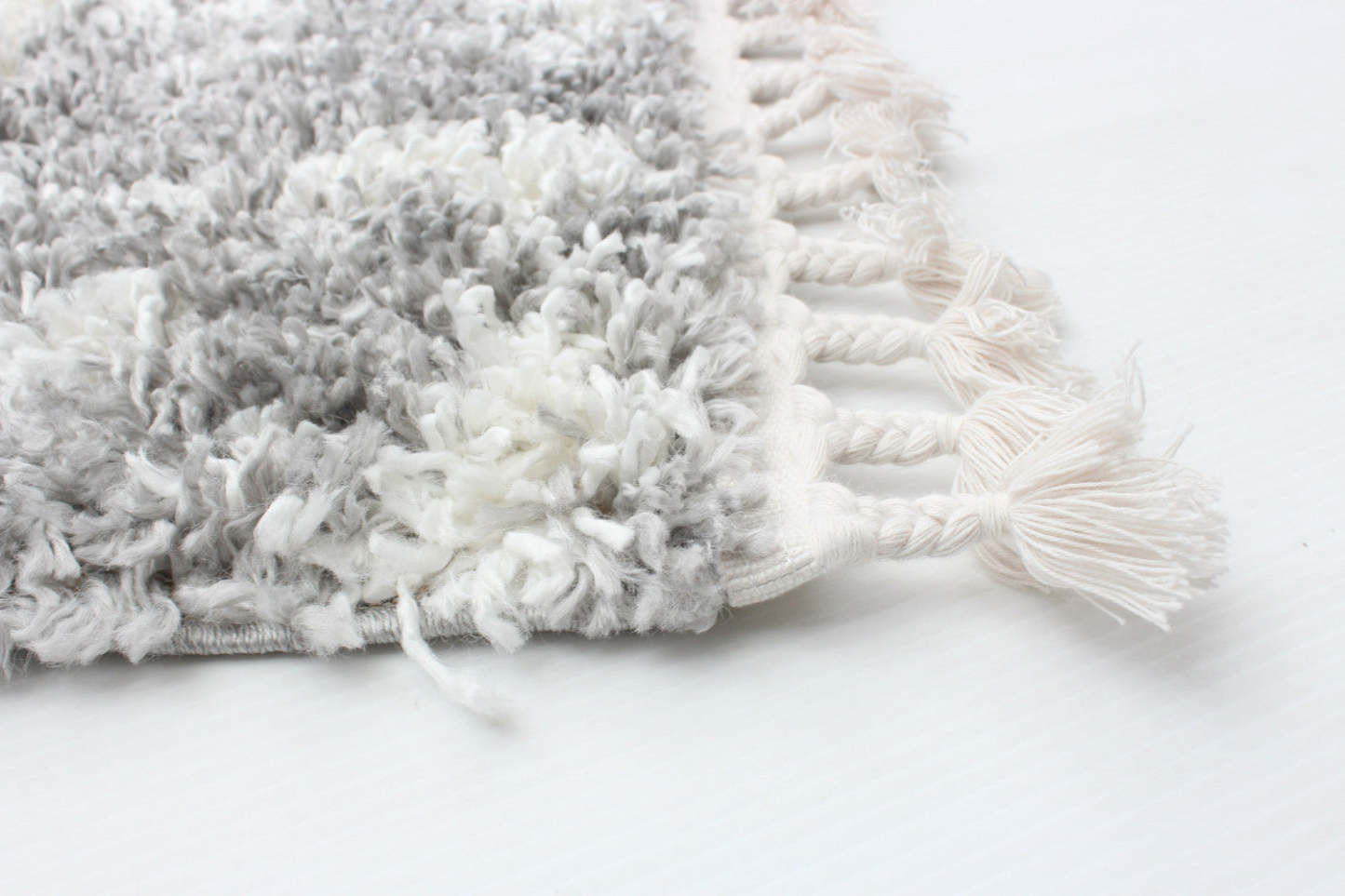 Helma Urban Cream, Dark Grey Shag 6'7 X 9'6 Area Rug|Carpette à poil long Helma Urban gris foncécrème 6 pi 7 po x 9 pi 6 po|D86FZMID