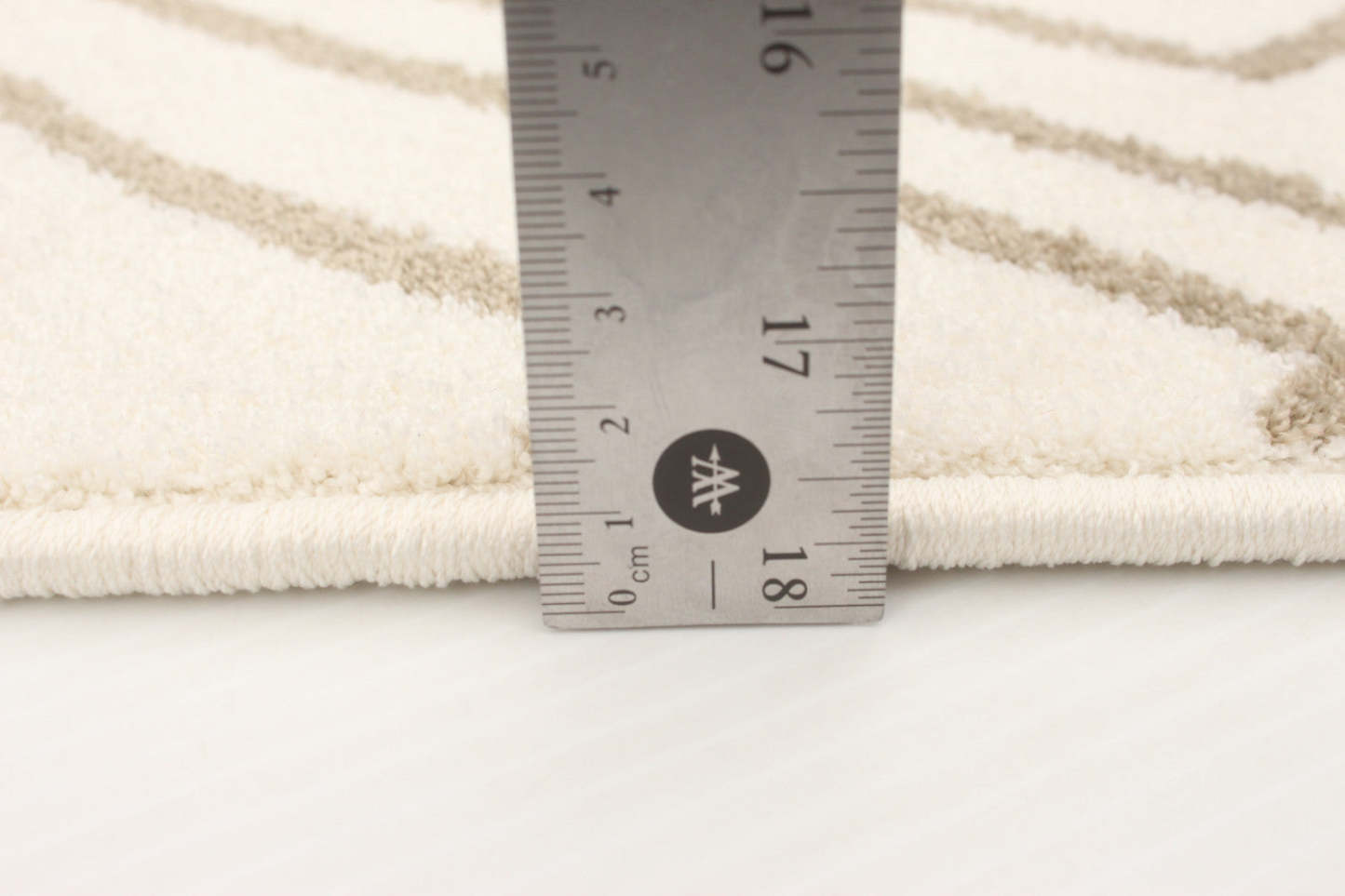 Tapis August Geod Blanc-Tan 5'3 x 7'3|Carpette August blanc géodebrun clair 5 pi 3 po x 7 pi 3 po|D86FE76R