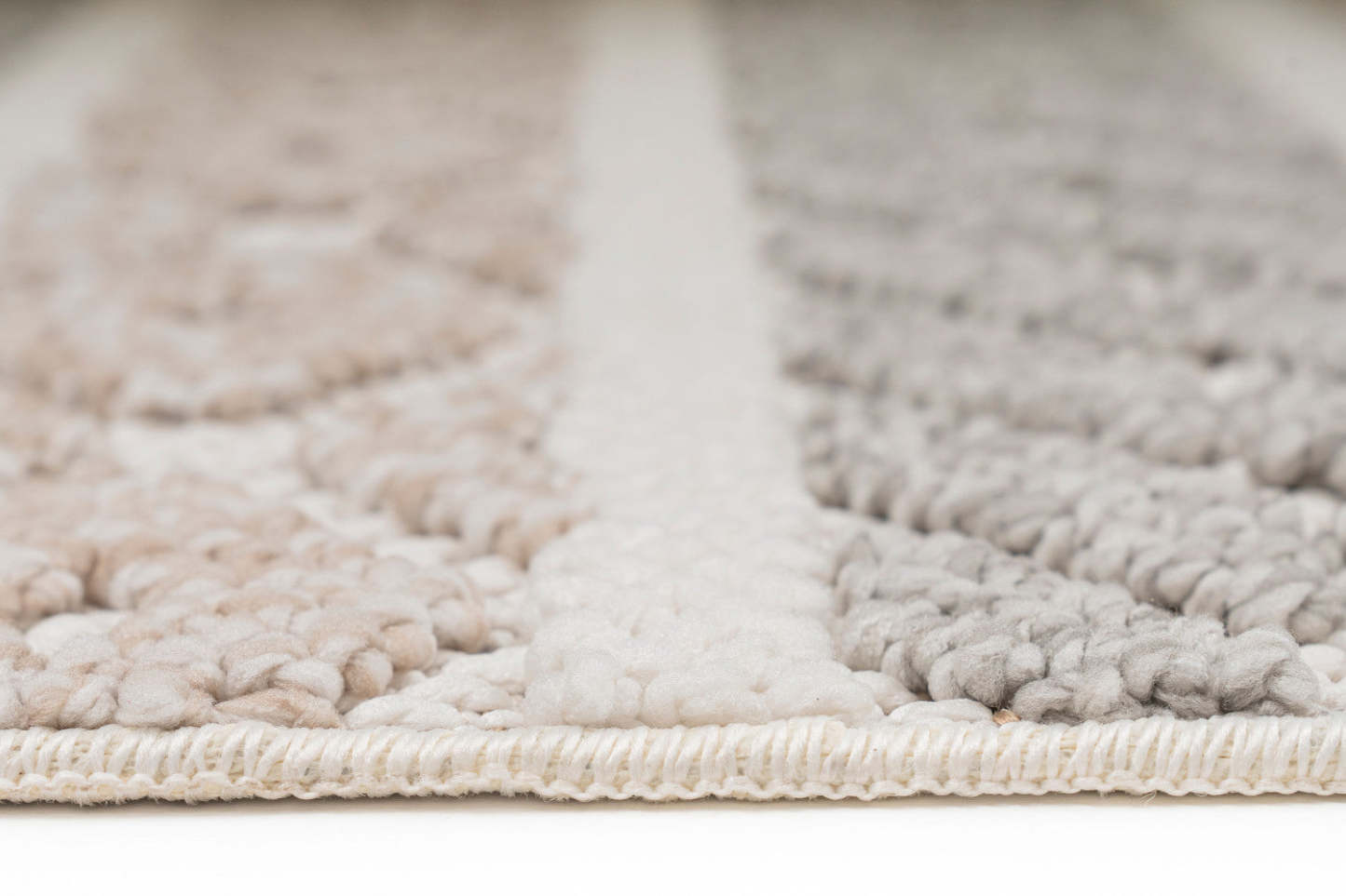 Athena Beige Indoor/Outdoor Area Rug - 5.3 X 7.6 | Tapis Beige D’intérieur/Extérieur Athena - 5.3 X 7.6