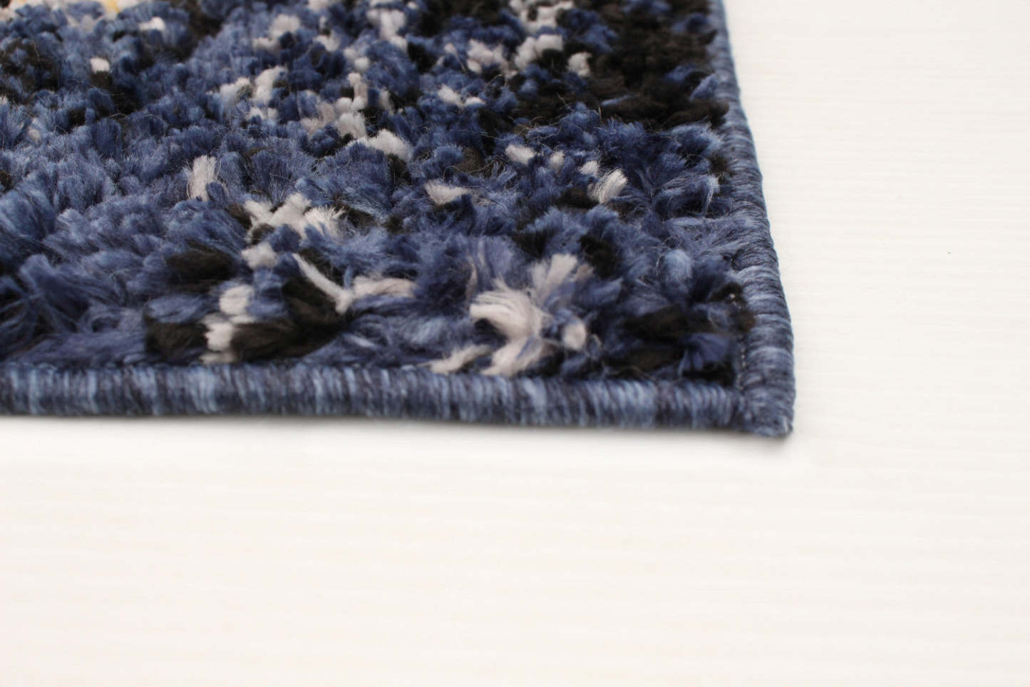 Tapis abstrait bleu marine Makondo - 6'7 x 9'6|Carpette Makondo abstrait bleu marin - 6 pi 7 pox 9 pi 6 po| D28IL4RE