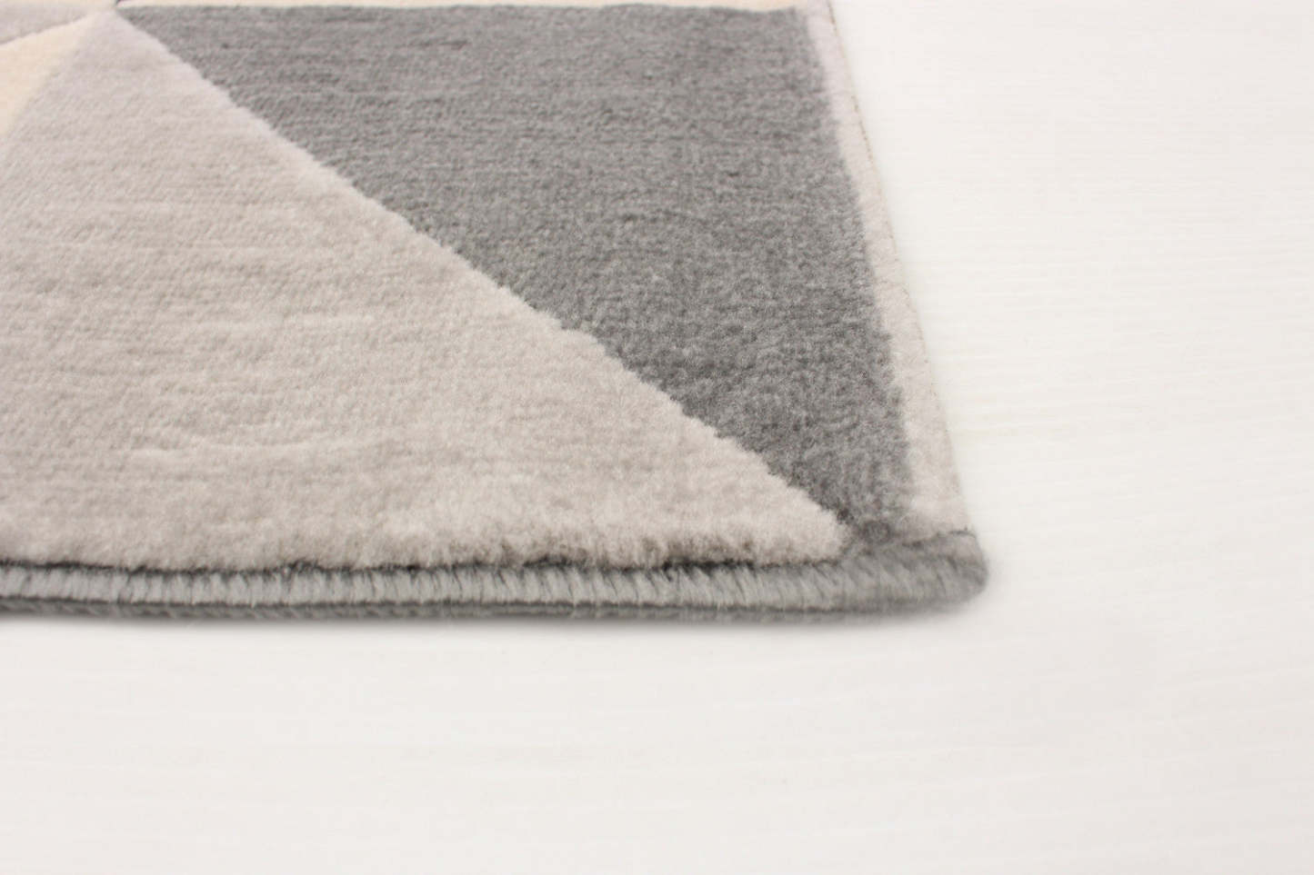 Nuria Black 3'11 x 5'7 Area Rug|Tapis Nuria noir 3 pi 11 po x 5 pi 7 po|D86FVGFS