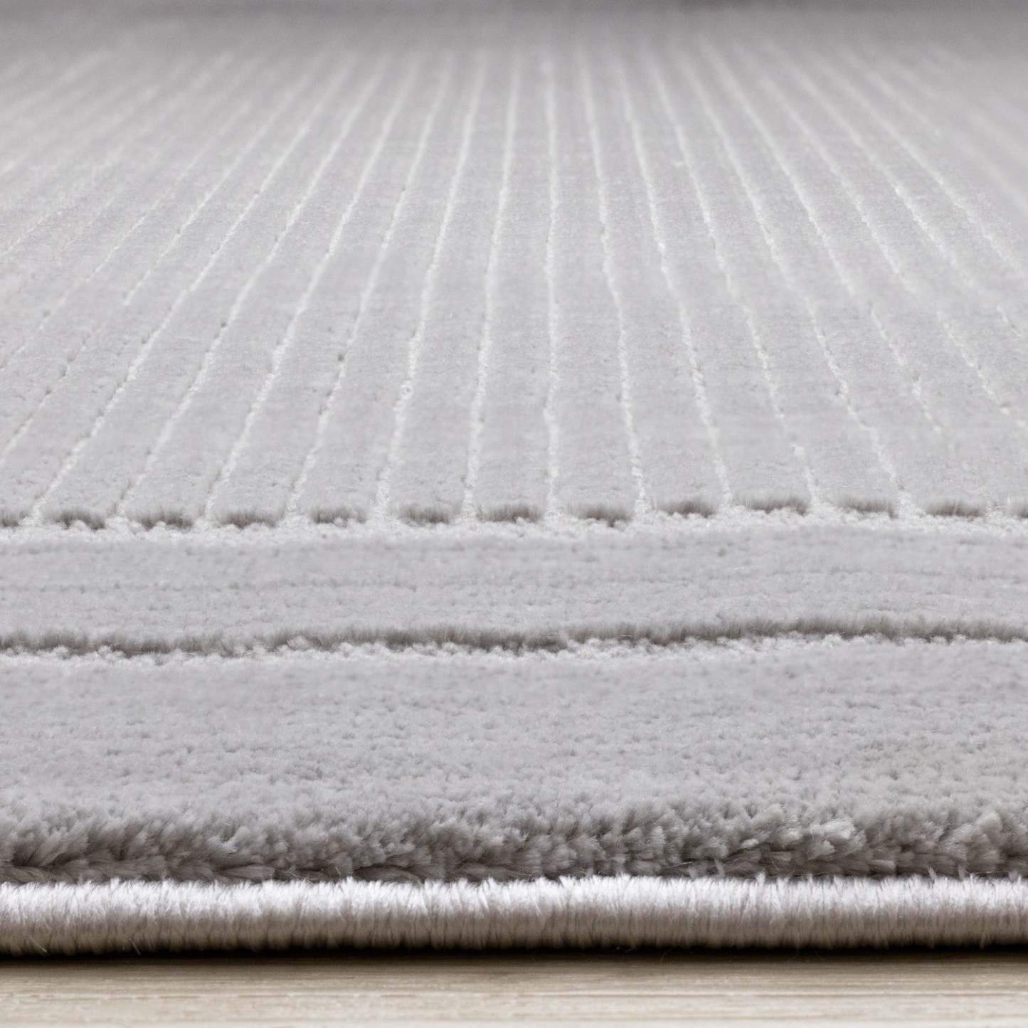 Ellie High-Low Texturé Soft Polyester Grey Border Area Rug - 7'10 x 10'6|Carpette à poil long et court Ellie en polyester doux texturé à bordure grise - 7 pi 10 po x 10 pi 6 po