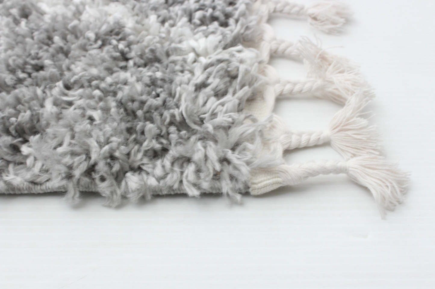 Helma Losange Gris Clair Shag 3'11 X 5'11 Area Rug|Carpette à poil long Helma Losange gris clair 3 pi 11 po x 5 pi 11 po|D86FILQA