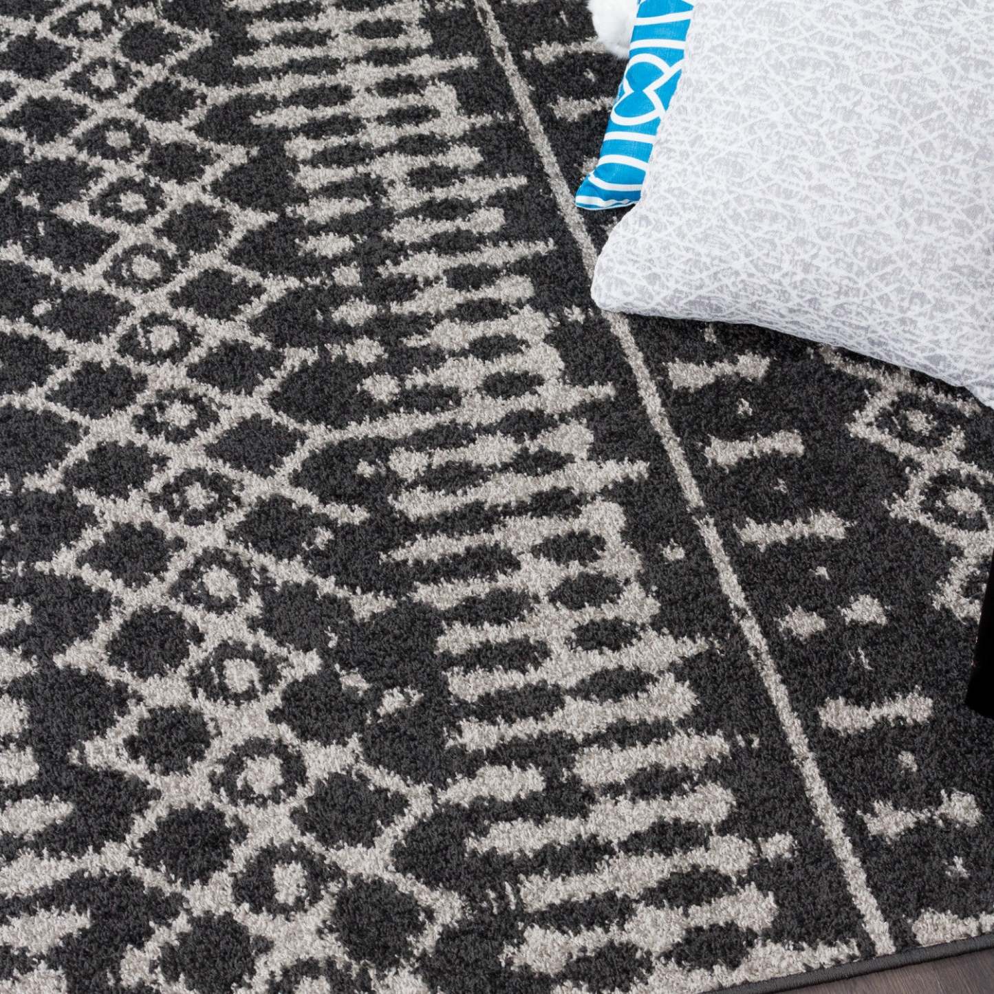 Lav D Grey Mor 5x8 Area Rug|Carpette Lav Diamond grise à motifs marocains 5 x 8|D80G6QK6