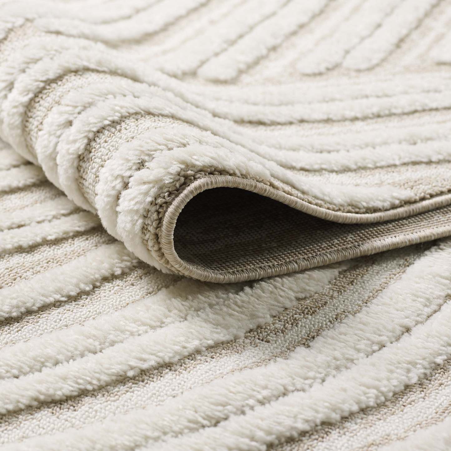 Quinto Brushed Beige Waves Shag Area Rug - 7'7 x 10'|Carpette à poils longs brossé Quinto à motif de vagues - 7 pi 7 po x 10 pi