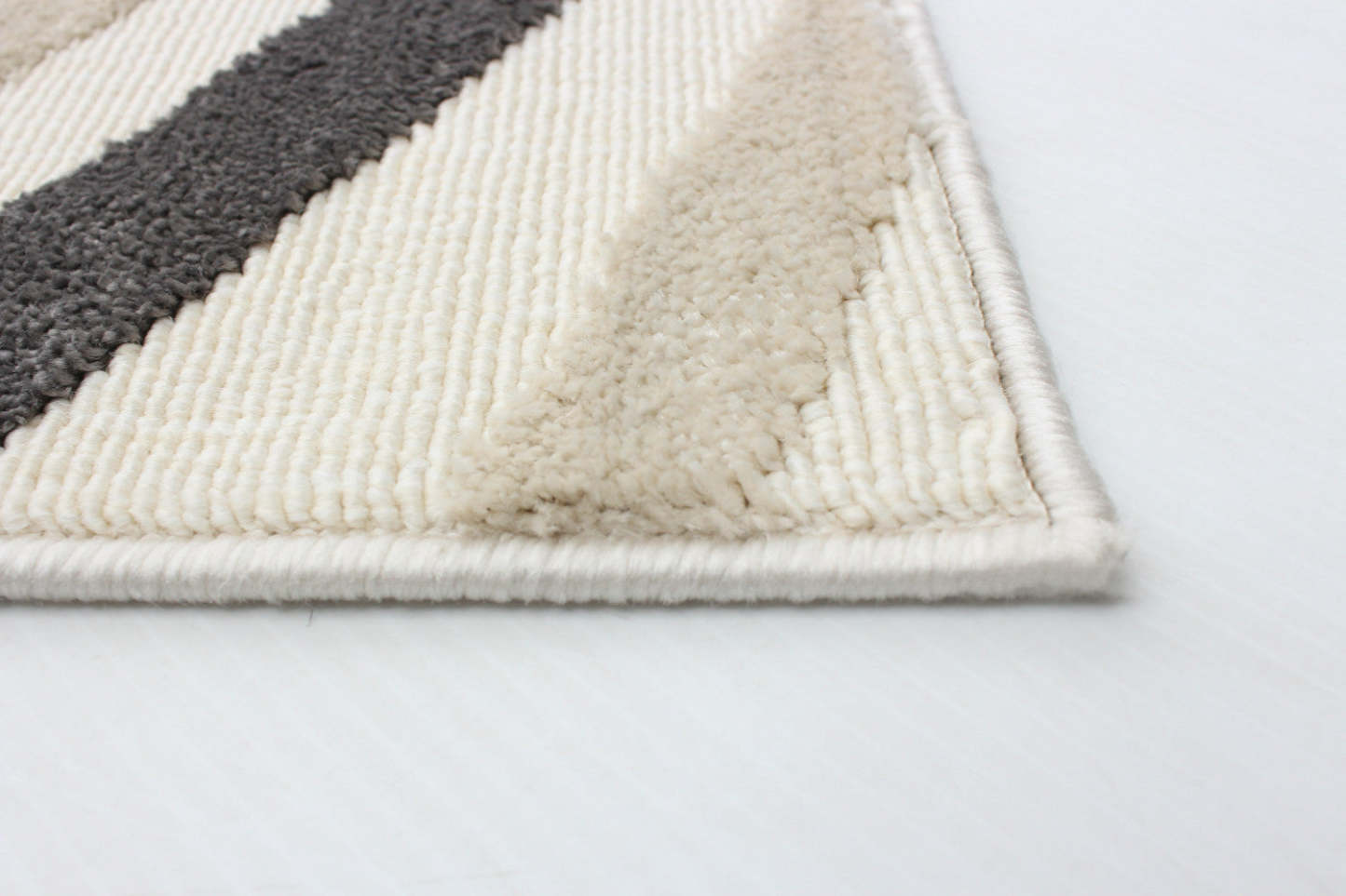 Tapis Nikkos Taupe 3'11 x 5'7|Carpette Nikkos taupe 3 pi 11 po x 5 pi 7 po|D86FRNIV