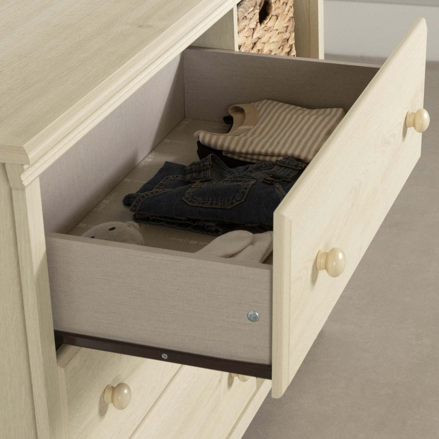 Cotton Candy 3-Drawer Dresser with Storage Baskets - Bleached Oak|Commode Cotton Candy à 3 tiroirs avec paniers de rangement – chêne blanchi