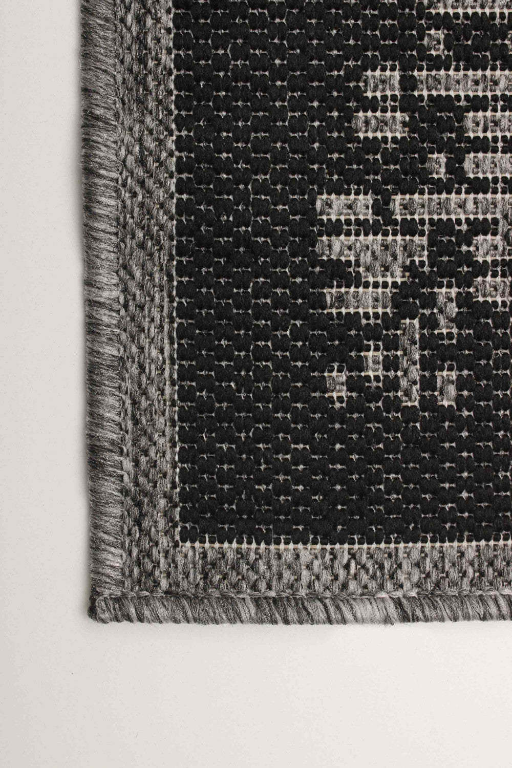 Tapis Edge Grey - 2'8 x 8'2 | Tapis Edge grise - 2 pi 8 po x 8 pi 2 po