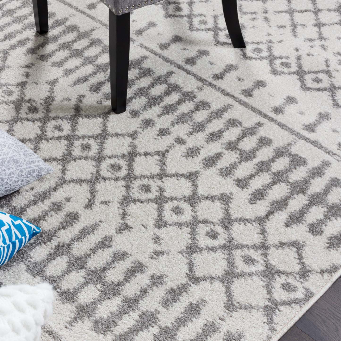 Lav Grey Mor 3x5 Area Rug|Carpette Lav grise à motifs marocains 3 x 5|D80GKYNY