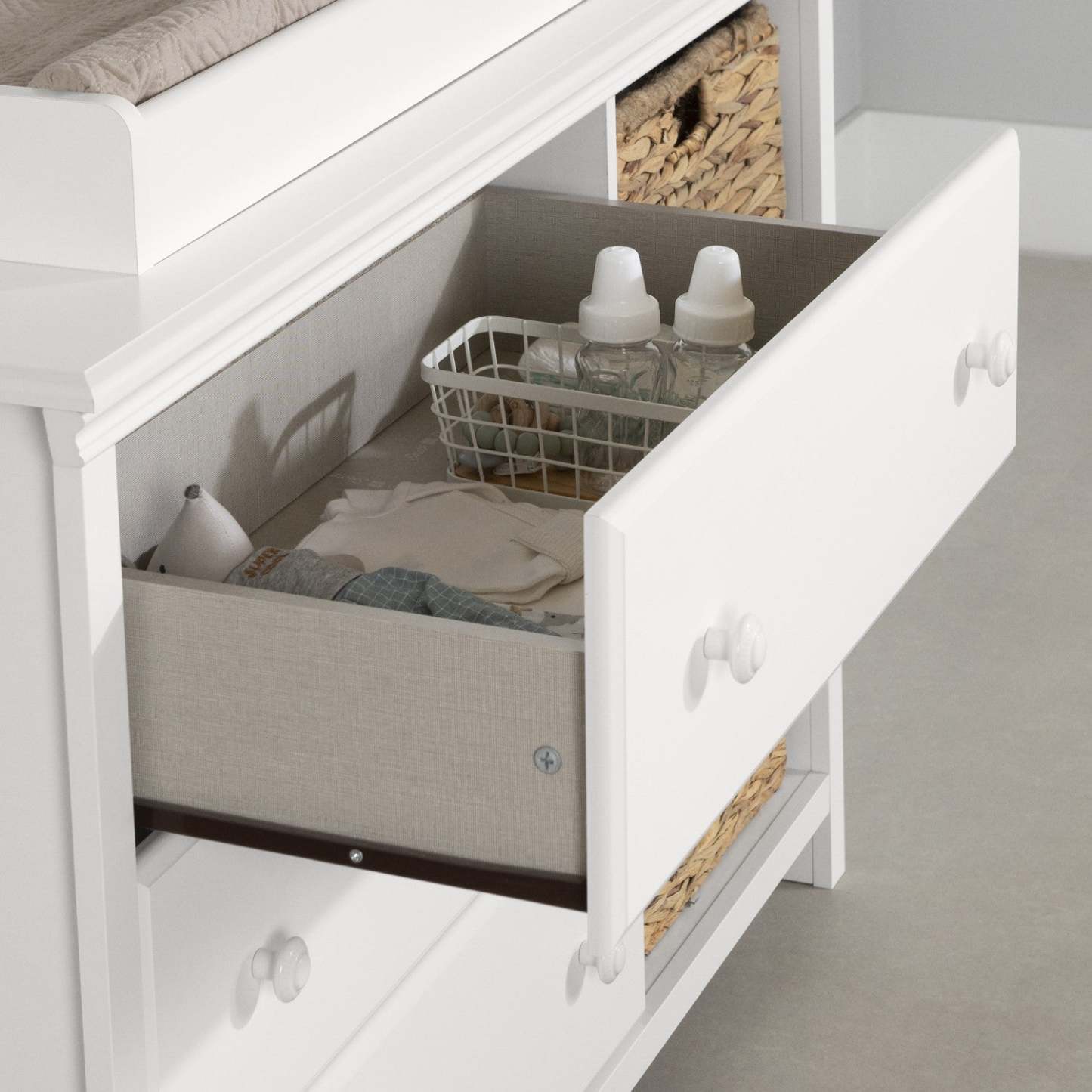 Cotton Candy Changing Table With Removable Rim, Drawers, And Open Storage - Pure White | Cotton Candy Table A Langer Avec Pourtour Amovible - Blanc Solide