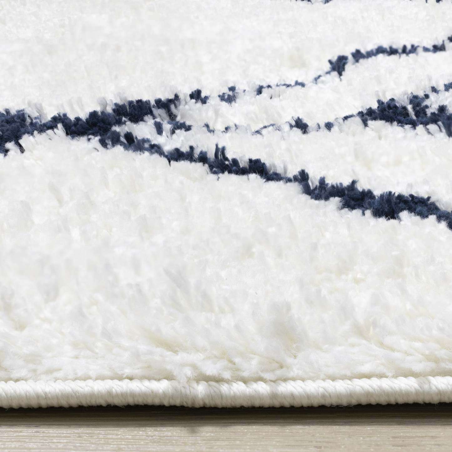 Taylor Diamonds Shag Area Rug - 7'10 x 10'6|Carpette à poil long Taylor à motif de diamants - 7 pi 10 po x 10 pi 6 po