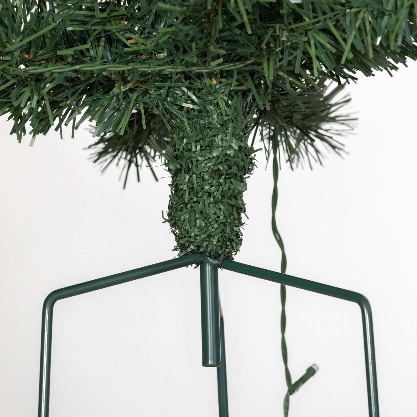 Homcom 2ft 2 Pack Lighted Small Christmas Tree with Red Berries Green|Homcom Lot De 2 Petits Sapins De Noël Éclairés, Vert, 2 Pieds