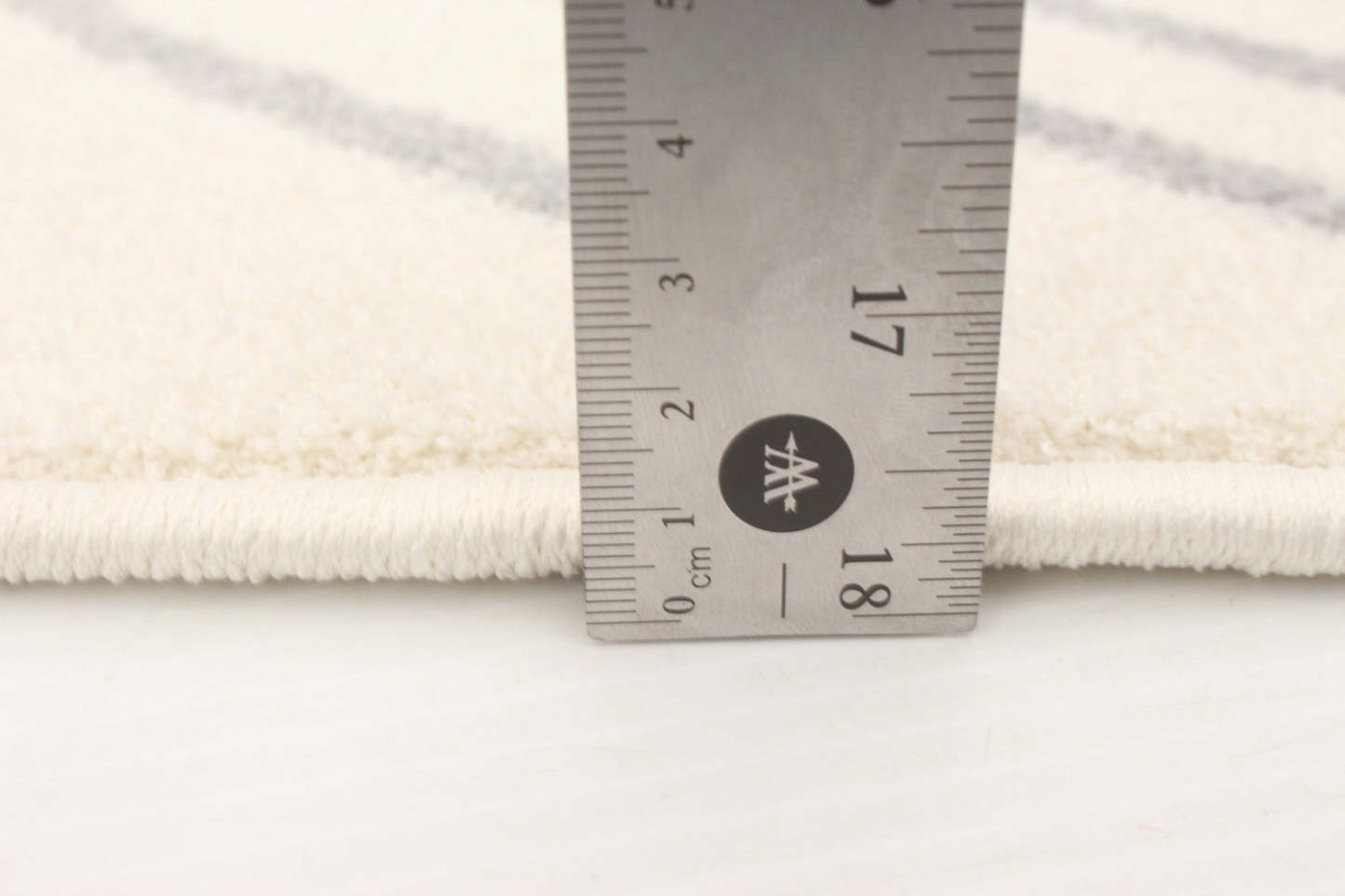 Tapis August Geod Blanc-Gris 6'7 x 9'6|Carpette August blanc géodegris 6 pi 7 po x 9 pi 6 po|D86F7U0T