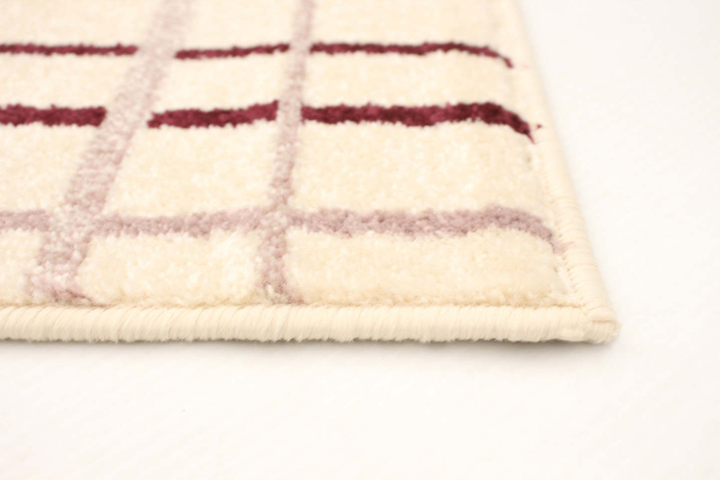 Taite Cream-Bordeaux Area Rug - 3'11 x 5'7|Carpette Taite crème-Bordeaux - 3 pi 11 po x 5 pi 7 po| D2AT0XCM