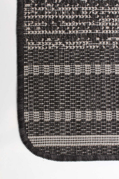 Tapis Wileen Noir - 4'4 X 6'5 |Carpette Wileen noire - 4 pi 4 po x 6 pi 5 po