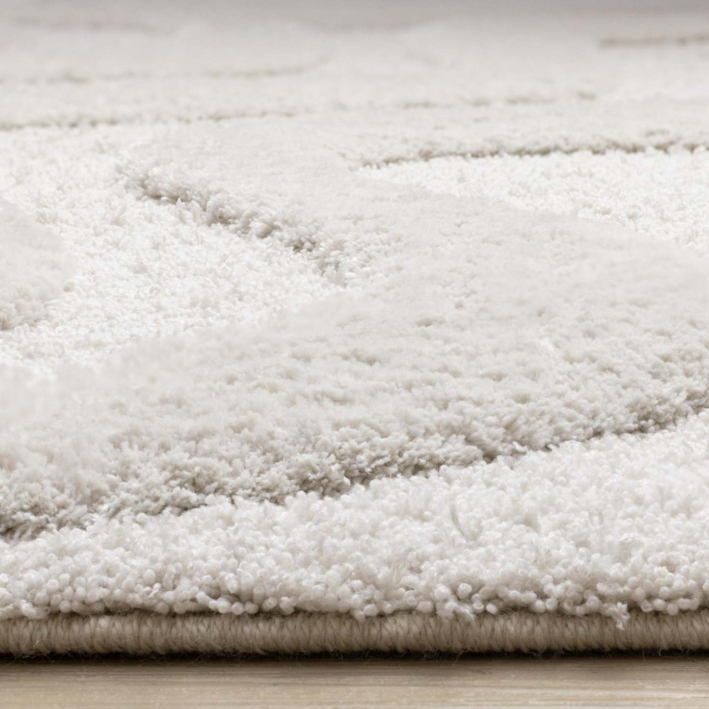 Lincoln Modern Luxurious Plush White Curves Area Rug - 5'3 x 7'7|Carpette moderne, luxueuse et moelleuse Lincoln blanche à motif de courbes - 5 pi 3 po x 7 pi 7 po