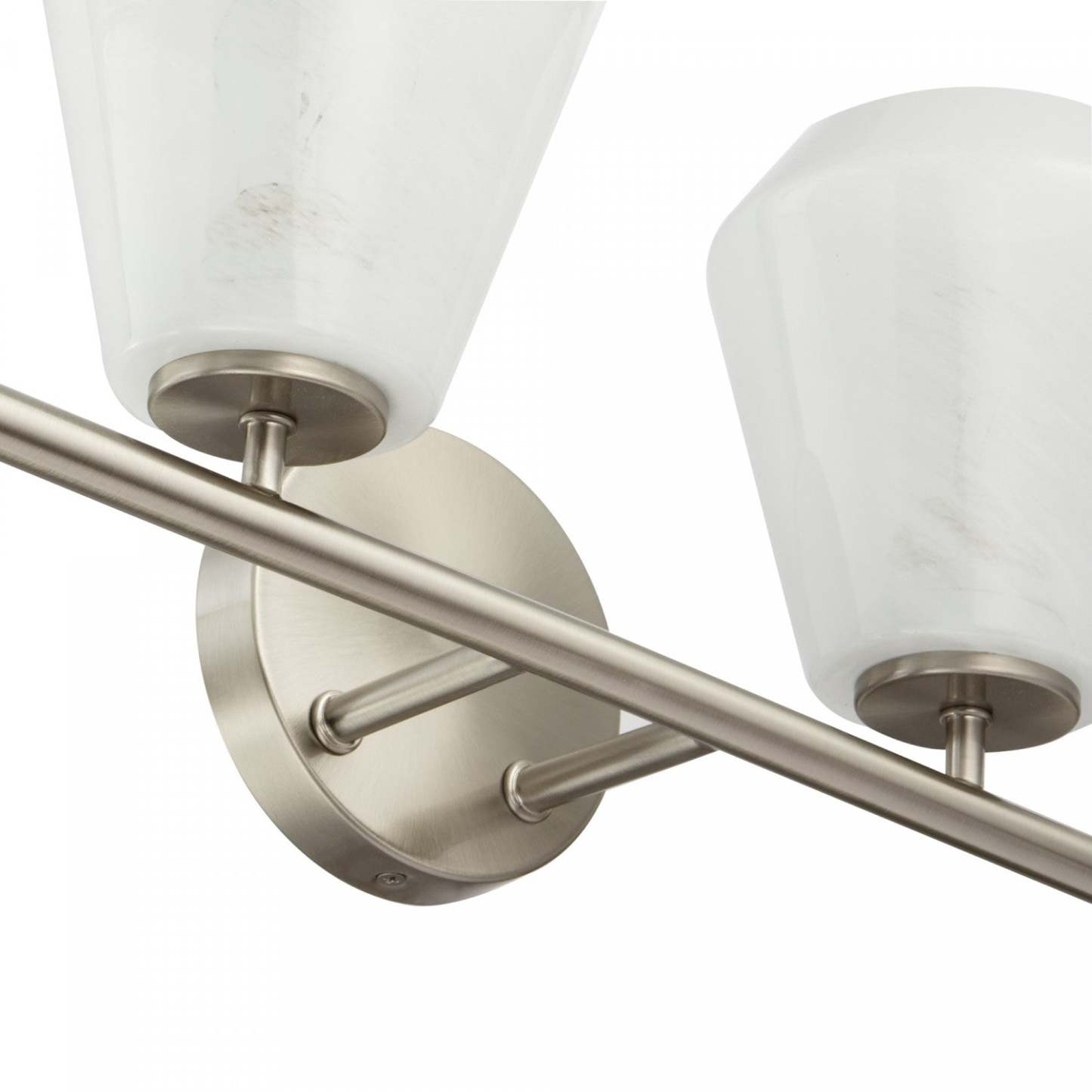 Meuble-lavabo de salle de bain à 4 lumières Brooke, nickel brossé avec lampe en verrerie blanche vaporeuse | Luminaire De Salle De Bain A 4 lampes Brooke, Nickel Brosse Avec Verre Blanc Vaporeux