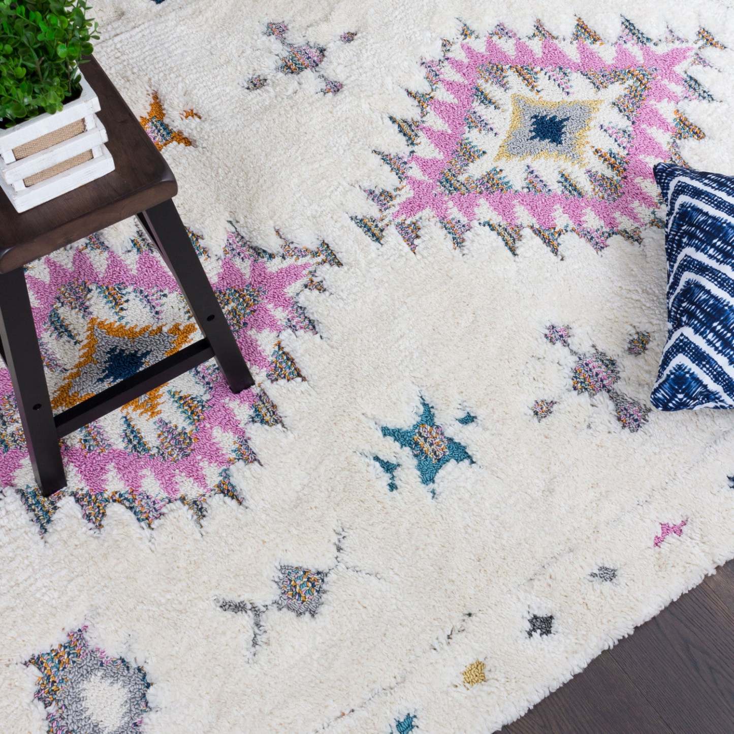 Tapis à poils long Lola à motif de diamants - 2 pi 7 po x 8 pi