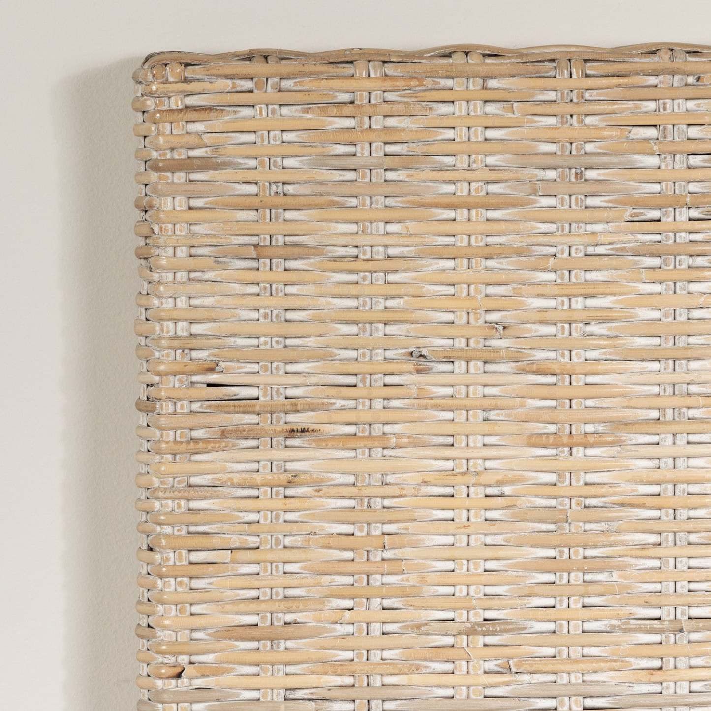 Lilak Rattan Headboard - White Washed|Tête de lit Lilak en rotin - blanc délavé