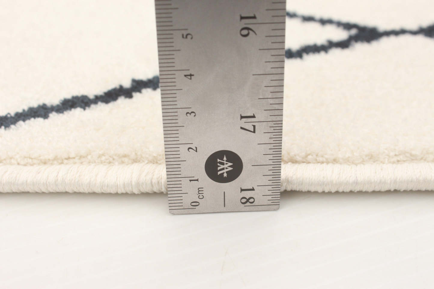 Tapis August blanc-bleu marine 7'10 x 10'2 | D86F3GW0