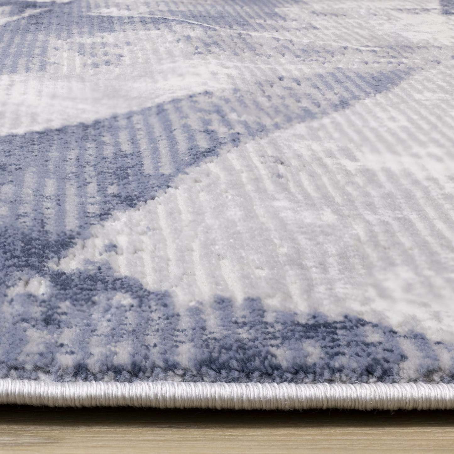 London Distressed Indoor Area Rug - 7'10 x 10'6|Carpette London d'aspect vieilli pour l'intérieur - 7 pi 10 po x 10 pi 6 po