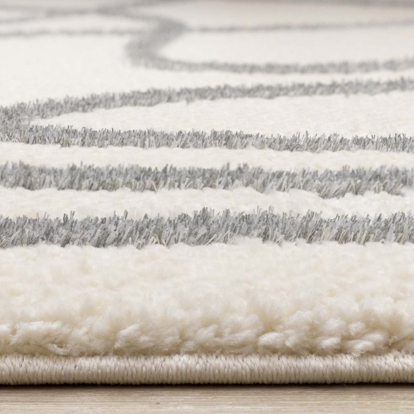 Tapis Sullivan Cream Grey Winding Path Area Rug - 5'3 x 7'7|Carpette Sullivan crème et grise à motif de chemin sinueux - 5 pi 3 po x 7 pi 7 po