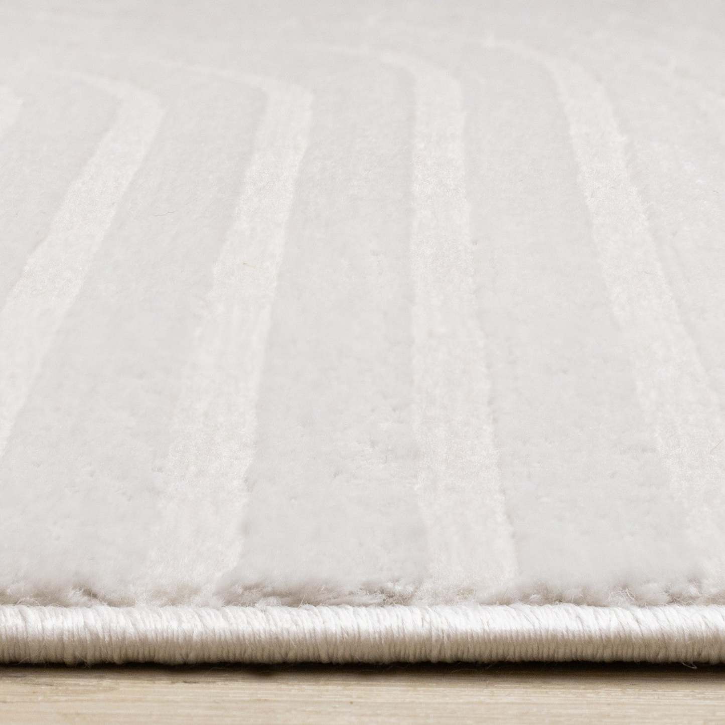 Leonardo White Grey Modern Lines Area Rug - 7'10 x 10'6|Carpette Leonardo blanche et grise à motif de rayures modernes - 7 pi 10 po x 10 pi 6 po