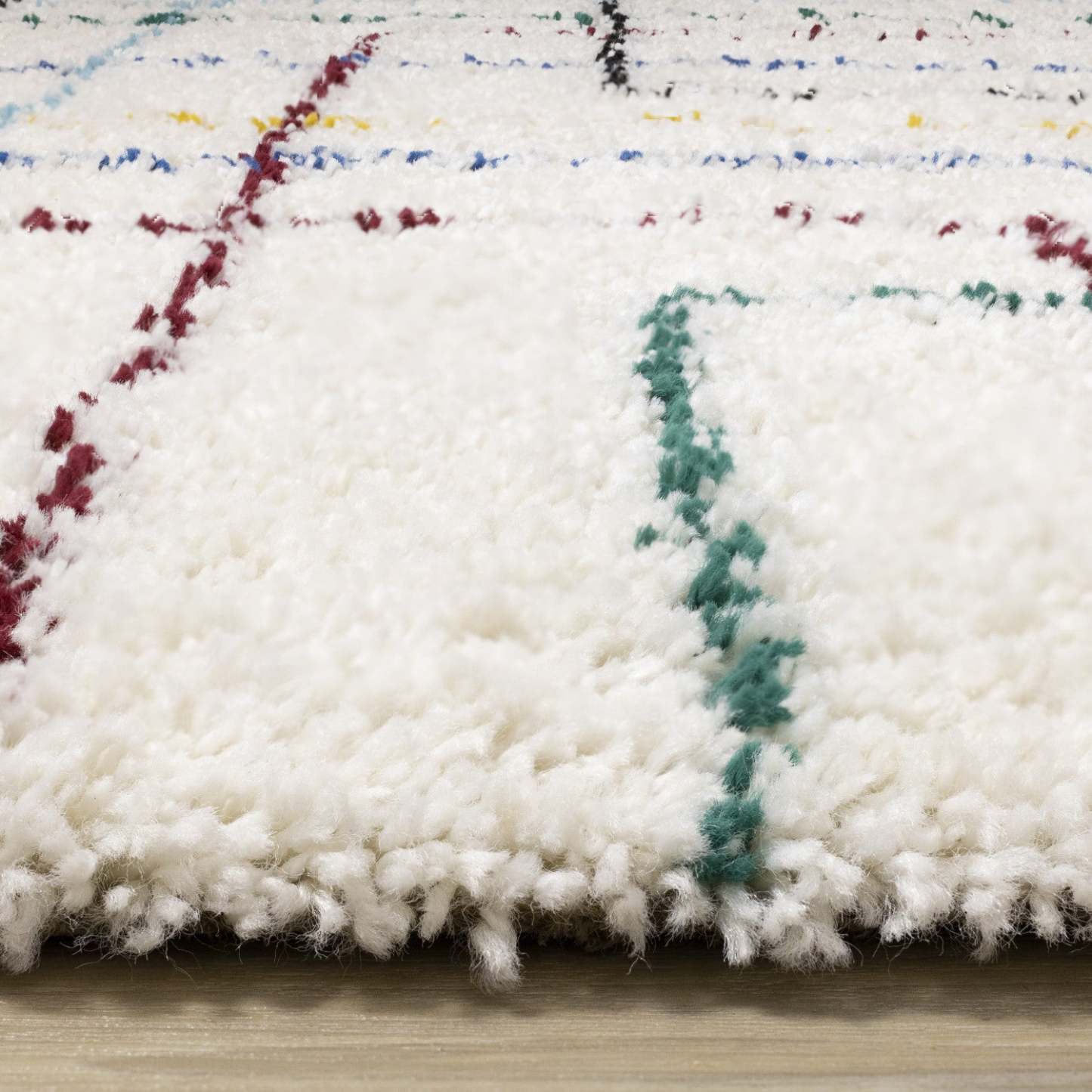 Carpette à poil long Bella avec lignes arc-en-ciel géométrique de style bohème - 5'3 x 7'7