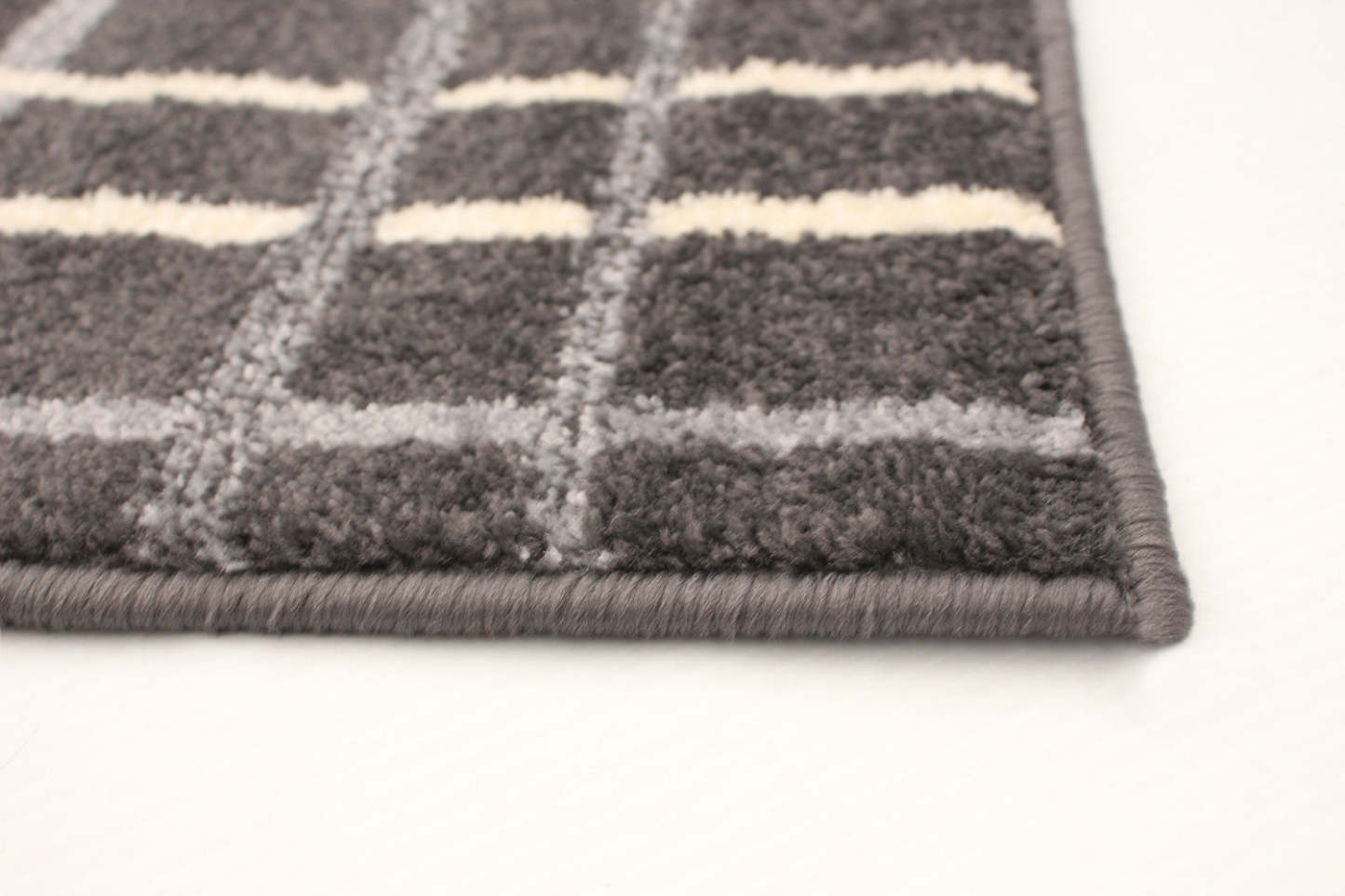 Taite Anthracite Area Rug - 3'11 x 5'7|Carpette Taite anthracite - 3 pi 11 po x 5 pi 7 po| D2BM835P