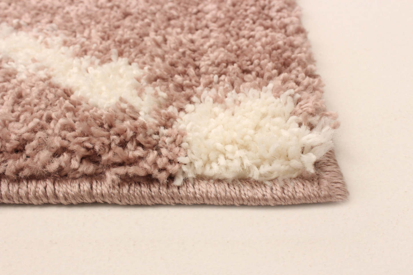 Serafina Pink Shag 3'11 x 6'0 Area Rug|Tapis à poil long Serafina rose 3 pi 11 po x 6 pi 0 po|D86F71ZO