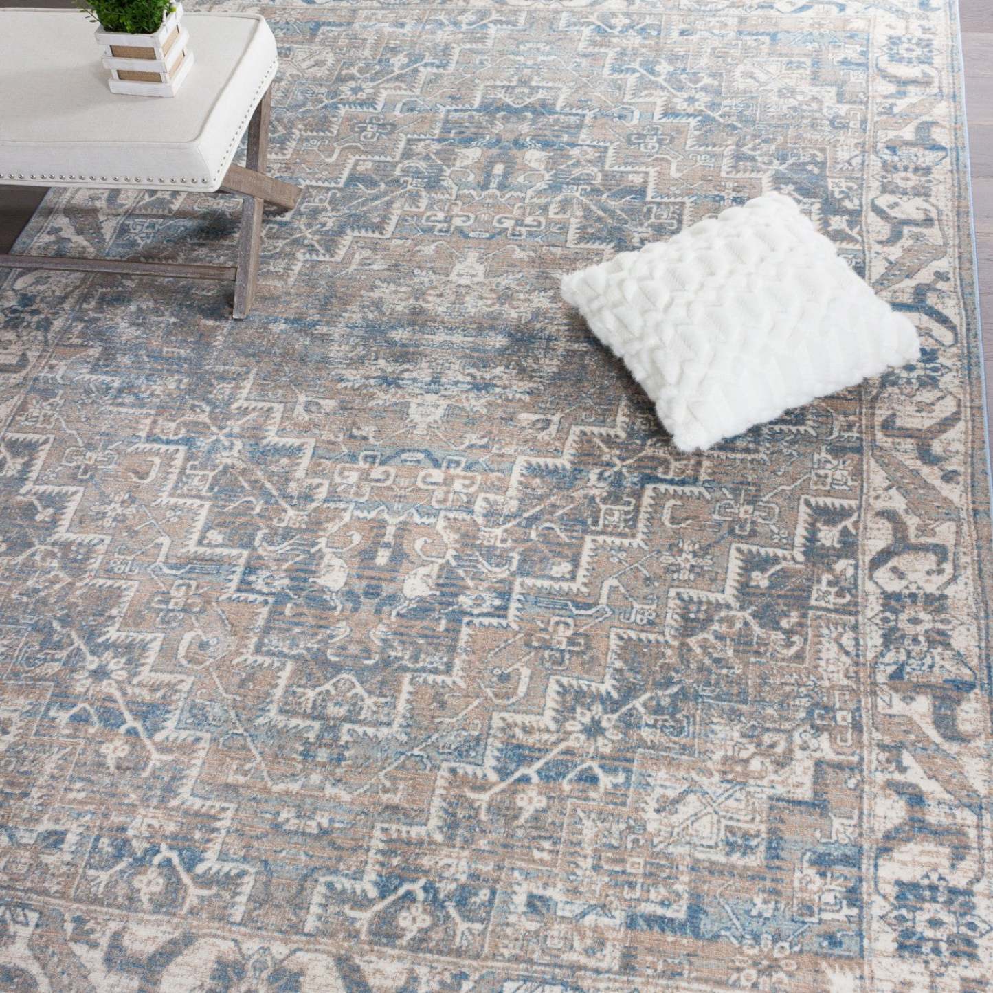 Shi Vin Diamond Blue 3x5 Area Rug|Carpette Shi bleu rétro à motifs de diamants 3 x 5|D80GP0S6