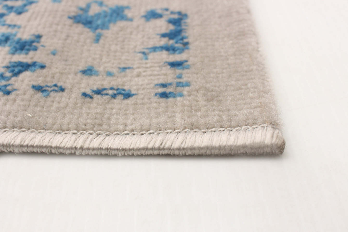 Corinne Blue 5'3 x 7'7 Area Rug|Tapis Corinne bleu 5 pi 3 po x 7 pi 7 po|D86F7ZTN