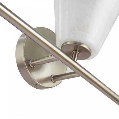 Meuble-lavabo de salle de bain à 3 lumières Brooke, nickel brossé avec lampe en verrerie blanche vaporeuse | Luminaire De Salle De Bain A 3 lampes Brooke, Nickel Brosse Avec Verre Blanc Vaporeux