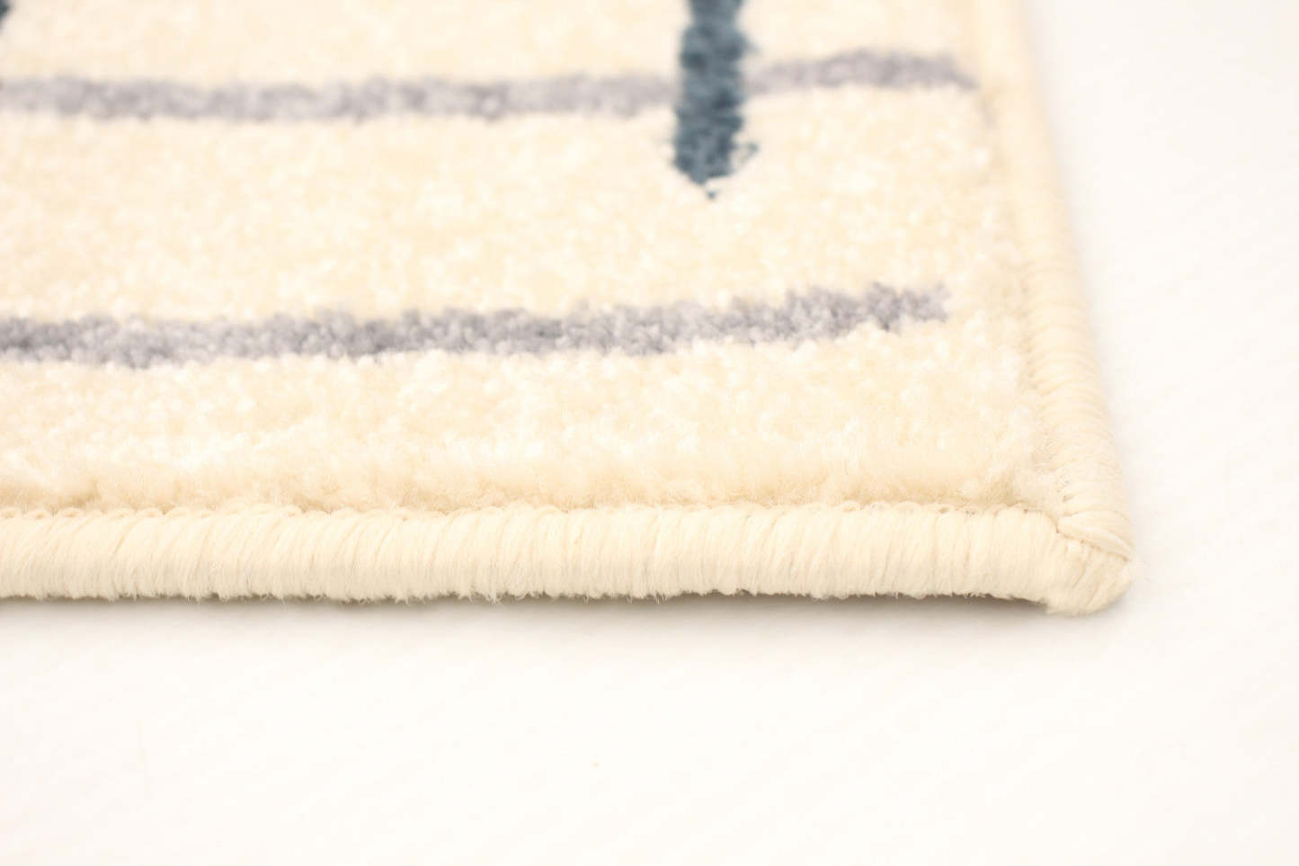 Taite Cream-Prol Area Rug - 3'11 x 5'7|Tapis Taite crème-couleur pétrole - 3 pi 11 po x 5 pi 7 po| D2ASHIUZ
