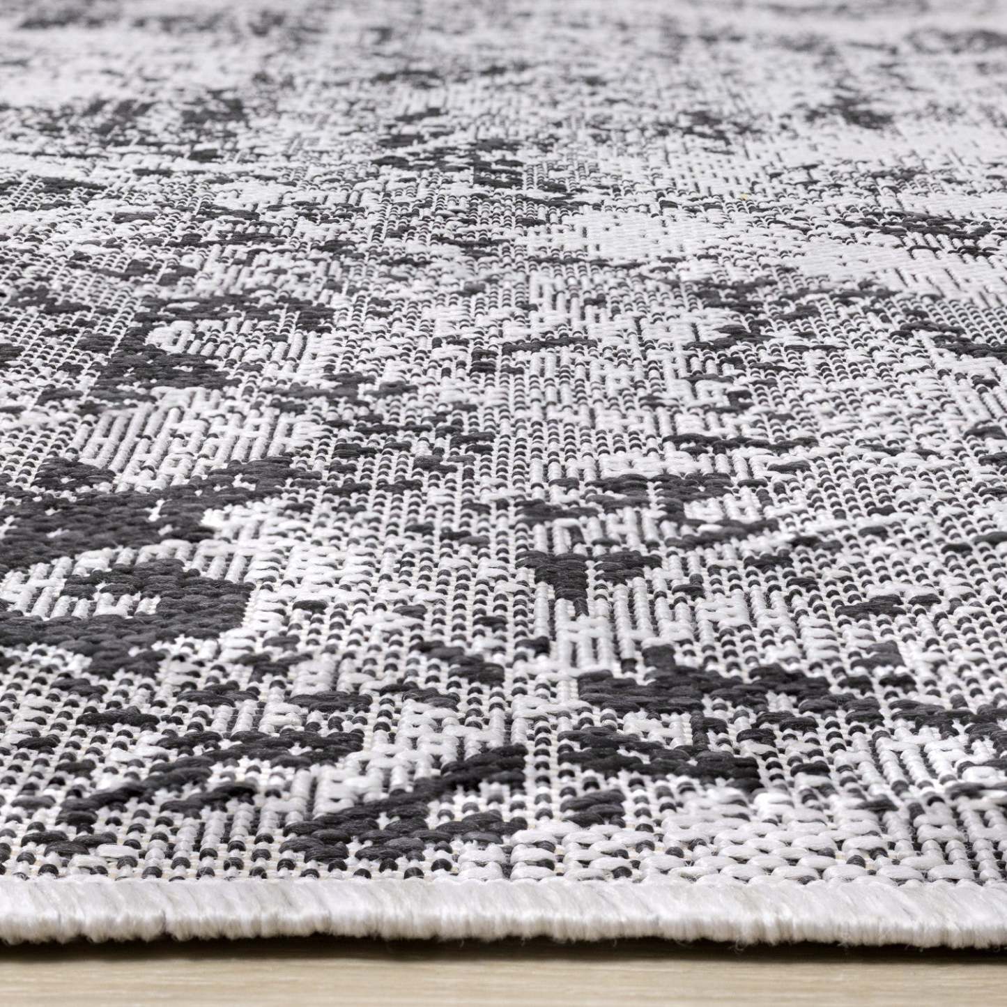 Jackson Distressed Damask Indoor/Outdoor Area Rug - 7'10 x 10'6|Carpette Jackson à motif damassé vieilli pour l'intérieur et l'extérieur - 7 pi 10 po x 10 pi 6 po
