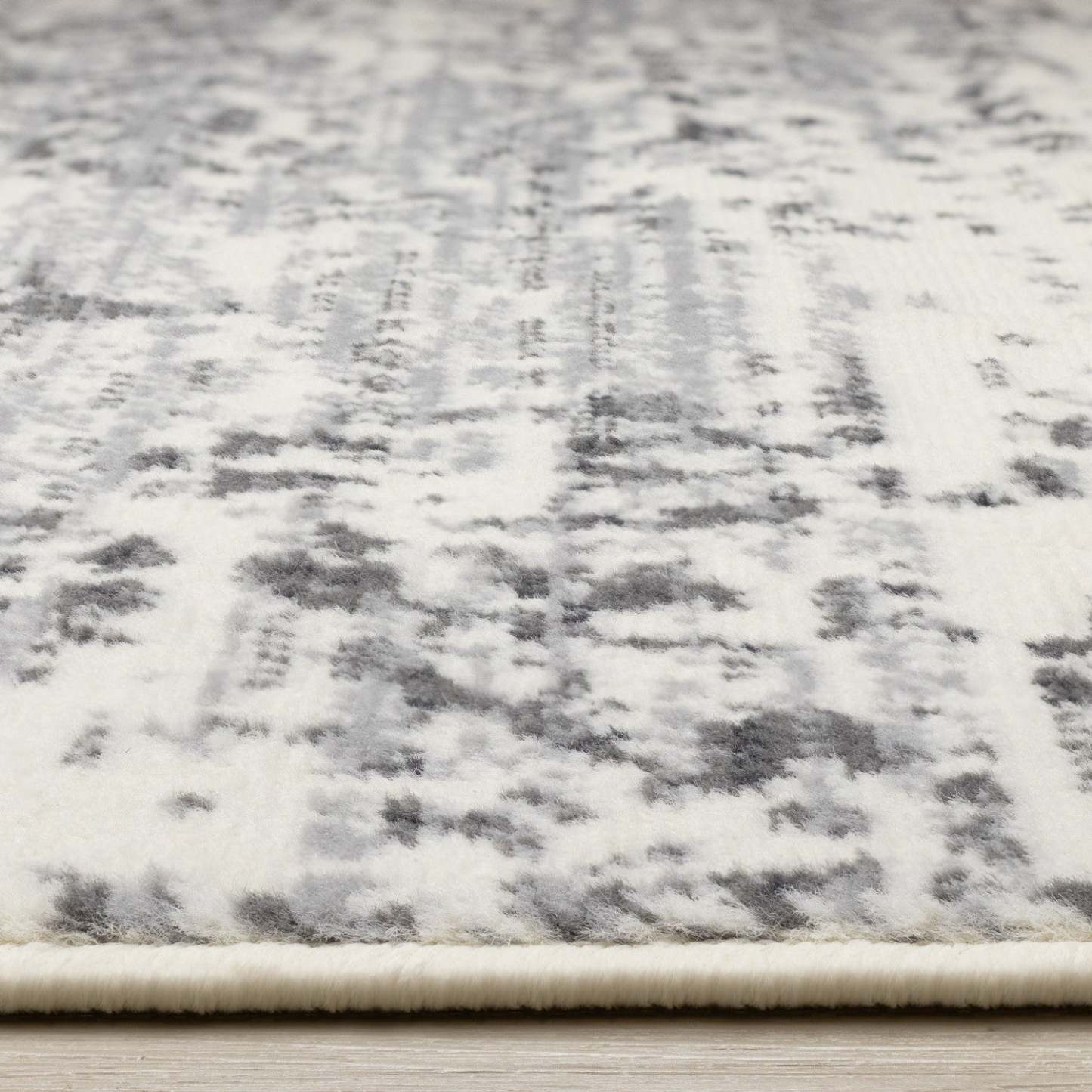 Florence Elegant Damask Indoor Area Rug - 4'7 x 6'7|Tapis d'intérieur Florence à motif damassé élégant - 4 pi 7 po x 6 pi 7 po